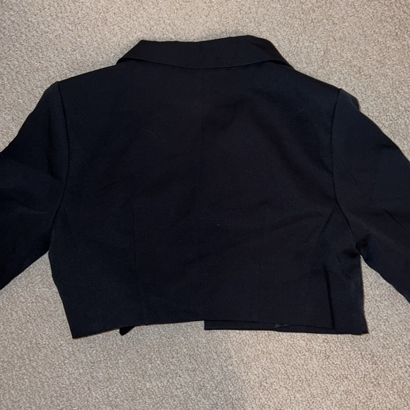 Forever 21 Cropped Blazer - Picture 4 of 5